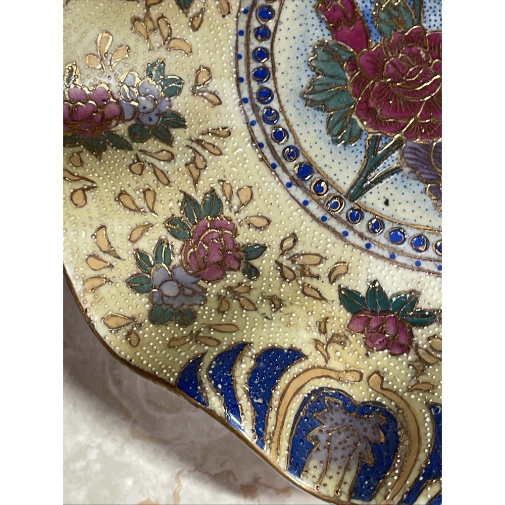 Vintage Chinese Moriage Pottery Decorative Plate w Wavy Edge 10" Wide - Picture 7 of 12